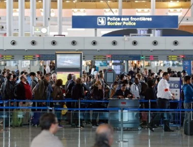 Συναγερμός στο αεροδρόμιο Σαρλ ντε Γκωλ: Συνελήφθησαν δυο άντρες με ψεύτικα όπλα